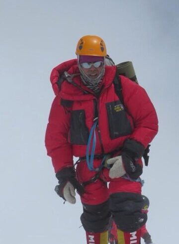 کوهنورد دوران بر فراز ماکالو ایستاد