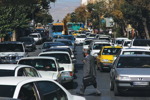 ۶۷۰ هزار خودرو در کرمانشاه داریم/ با شیوه سنتی نمی‌توان ترافیک را کنترل کرد